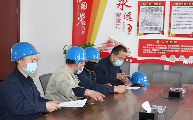 4月17日，公司組織生產車間簽訂了第五批“傳幫帶”師徒對子目標考核責任書
